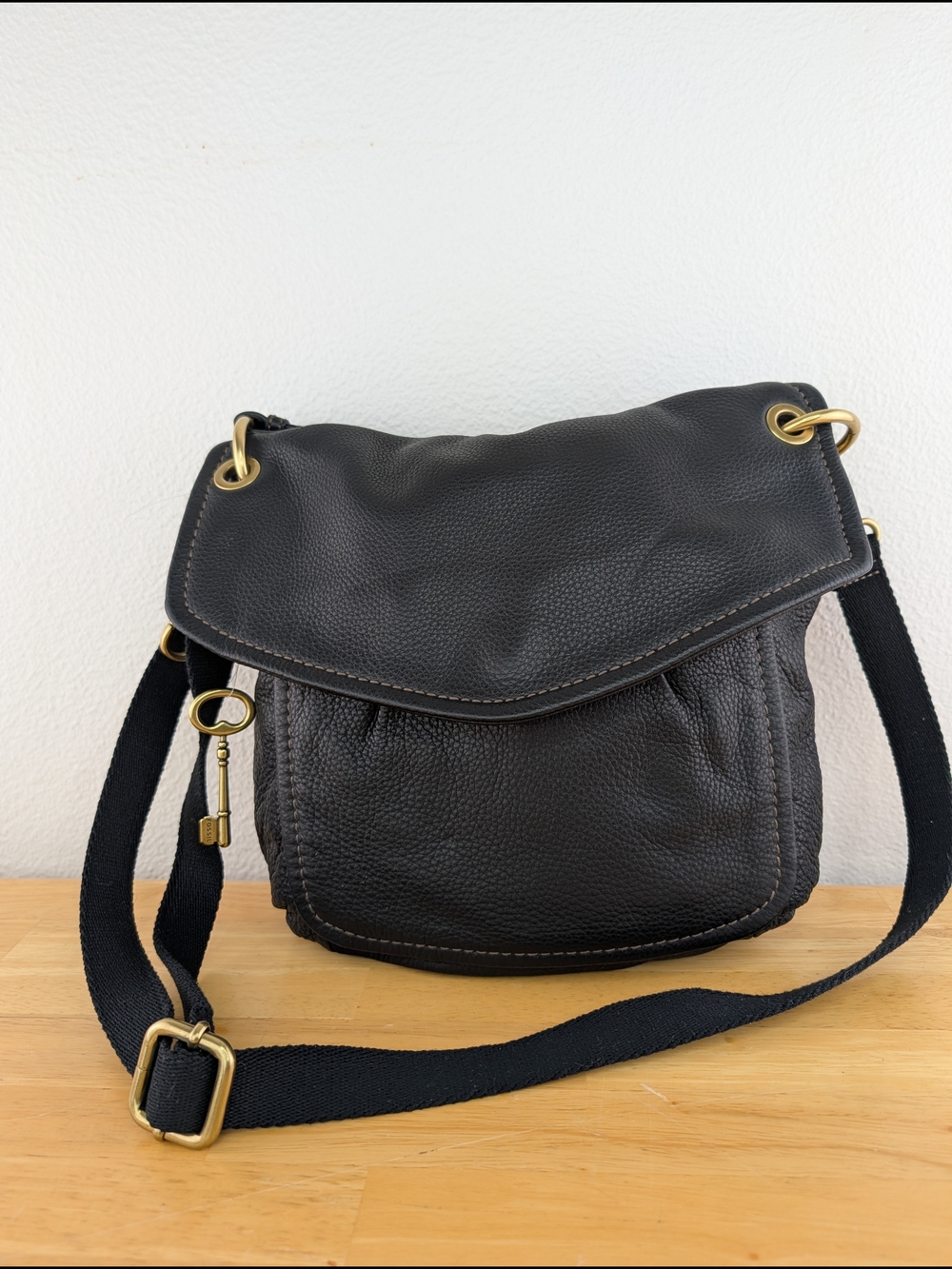 Fossil Black Leather Crossbody Shoulder Bag Gold Toned Hardware Key Charm NWOT